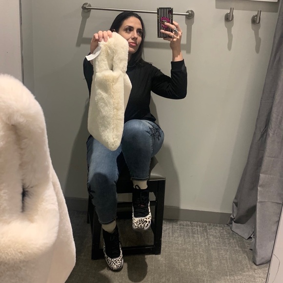 Faux fur Tote - Picture 5 of 6